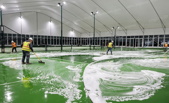 6201792559883708.jpg Applying polyurethane sports flooring