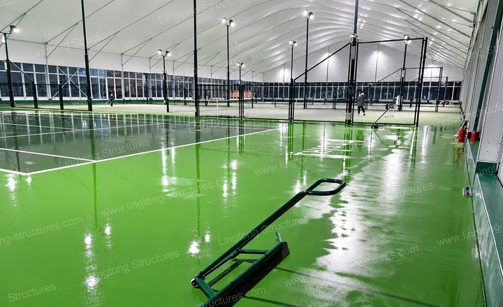 791792559891103.jpg Wire mesh isolation nets between courts